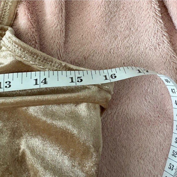 Elegant Champagne Velvet Women's Short Sleeveless Romper - Picture 9 of 10